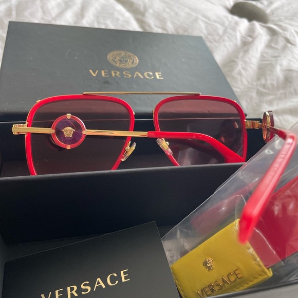 Versace red sunglasses - Picture 2 of 6